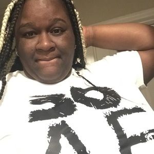 Meet your Posher, Carmesia